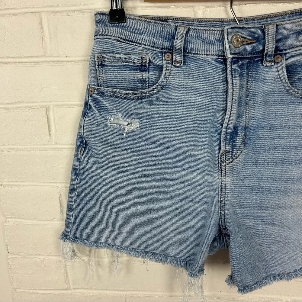 American Eagle Light Wash Mom Jean Shorts Size 2 Long